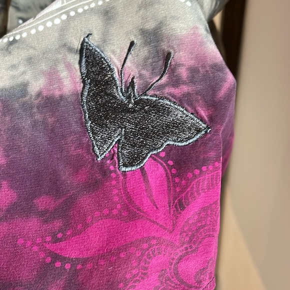 Beautifully Unique Blouse with Butterflies, tassels and some velvet. - Picture 4 of 8